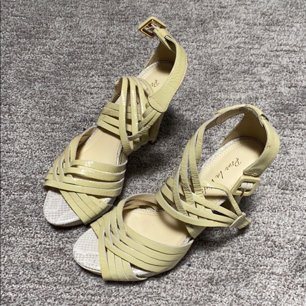 Pour La Victoria patent leather heels